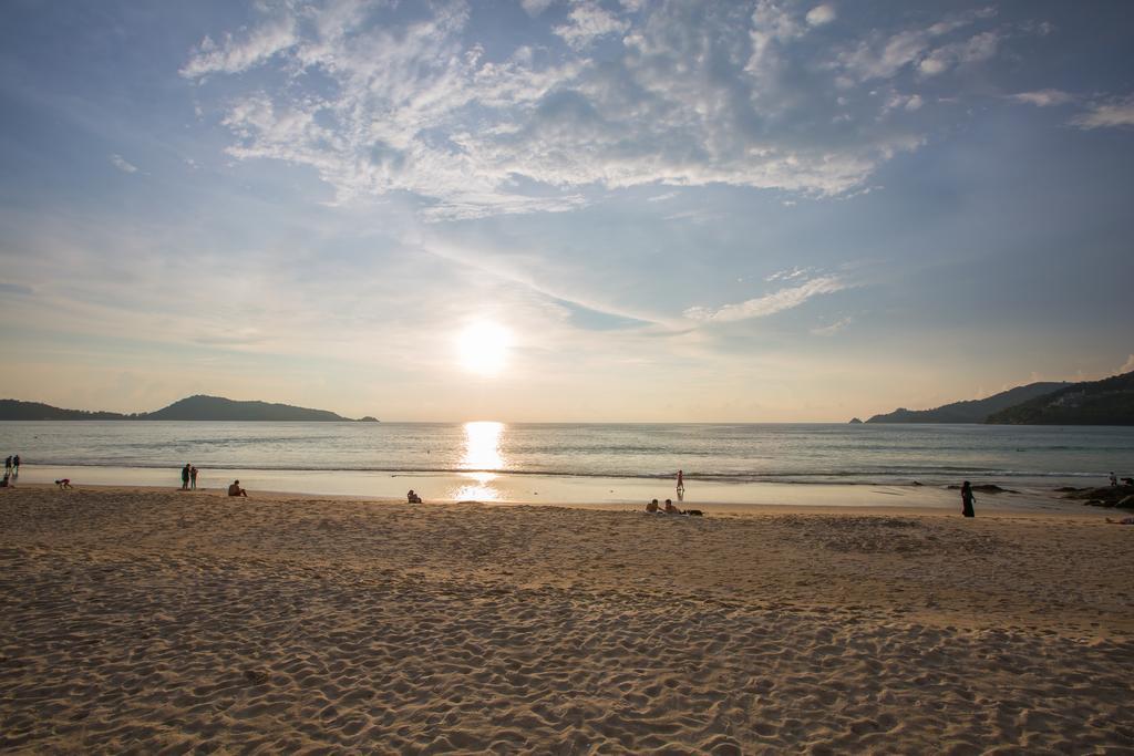 Barefoot Hotel Kalim Beach Front Patong Luaran gambar